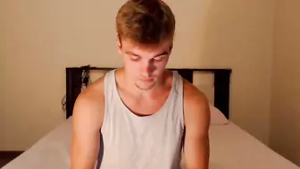 wish_maker  hooker Playing With Her Shaved Pussy