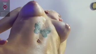 milabunny oils her body