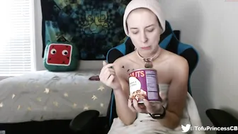 tofuprincess  Loves To Put Things In Her Pussy