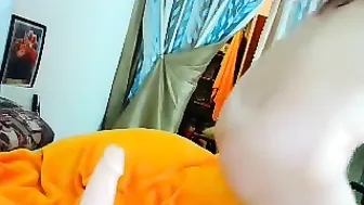 lexi_liscious  play with her ass and pink pussy