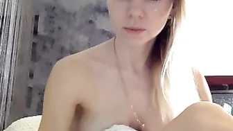 beston  Fucks her finger