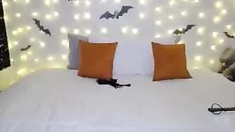 willow_mae  naked webcam girl