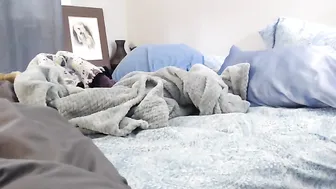 MagicalCherry Lustful babe pulls on the couch