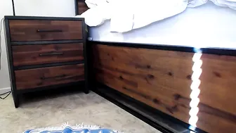 Mira_xo Hot babe strips and jerks off