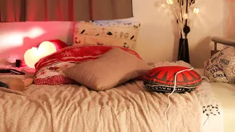 little_mystery Sexy babe masturbates point