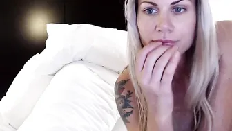 jennyjinx Petite hottie passionately jerks off her cunt