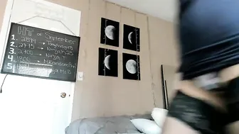 KellyBarbiee Attractive bitch posing in yellow dress