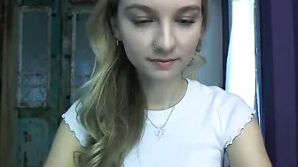 lilyivy Imposing slut stiffens her cunt tight