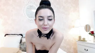 Alishya To the cute chick rubs her clit