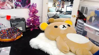 Lana_Rain Hot bitch punches holes with fingers