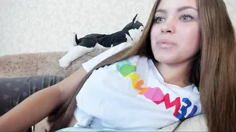 priscillamoon Sexy chicks twirl big butts