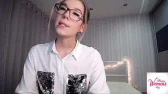 slimmsexx69 Web model fucks herself with a dildo