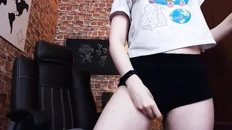 kim_riddle Bitch with elastic booty posing erotically