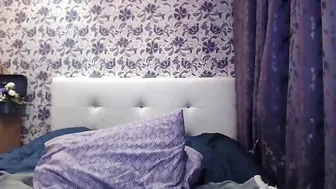 hotfallingdevil rubs her clit and fucks herself with a dildo