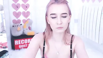 kitten_sophie bitch jerking off dildo