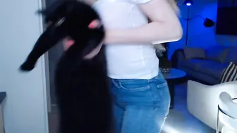 alexis Exquisite mare pulls vagina