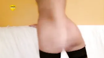 miki560 ласкает свою пилотку