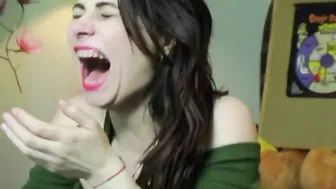 spicyfox Mature babe jerking off her pussy