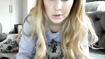 amberj Busty hottie gently jerks her cunt