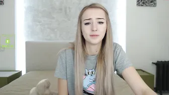 guest324 adorable  cam girl  pulls clit