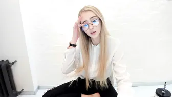 guest324 lustful female passionately fucks her cunt