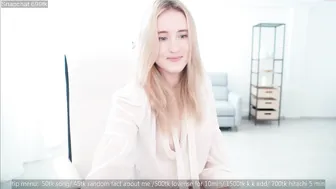 laila_lorenn1 russian prostitute masturbating pussy in the car