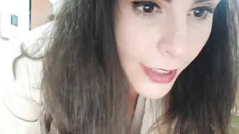 kickaz cute bitch massaging pussy