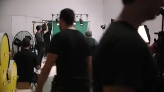 Mia Khalifa shows how deep a toy can be in your mouth