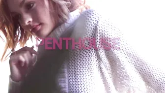 Mary Moody seductive skin masturbates pussy