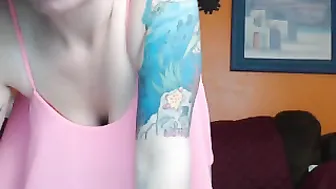 nikkisequoia tanned brunette gently pulls pussy