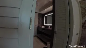 Reagan Foxx harlot gets an orgasm