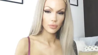 harleylavey skinny nipple pulls pussy with fingers