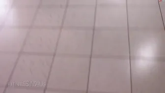 Fitness-Maus in torn pantyhose and sex machine