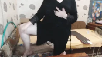 planet_Koshka shakes tits at the stove