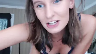ella_xo  busty beauty fucks her cap