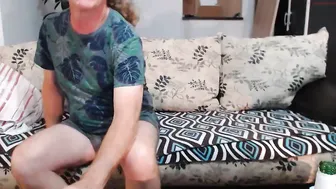 _amo_x  fox rubs her tits and communicates with the chat