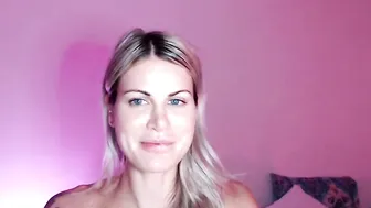 jennyjinx  manyvids gorgeous young lady jerks both holes