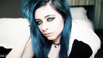 JadeSkye manyvids luxurious slut masturbates shaved pussy