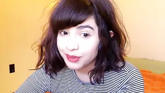 joanlebaptistes whore babe masturbates shaved pussy