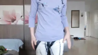 jasmin18v chick is played with vagina