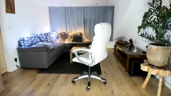 ruby_rosee shrew blonde sucks penis