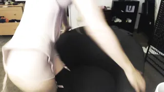 MissAlice_94 gorgeous babe fucks her shaved cunt