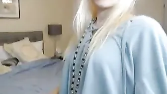 schatze_blake mature confused masturbates shaved pussy