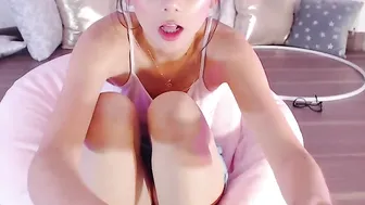 becca____ experienced woman fucks with sex toy