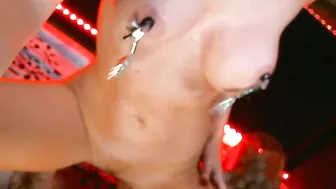 jennyblighe busty chick poses for the camera