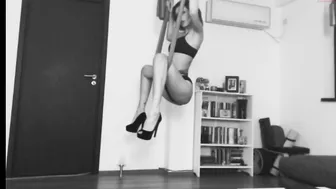 ingridnight a nice babe kneads her cunt