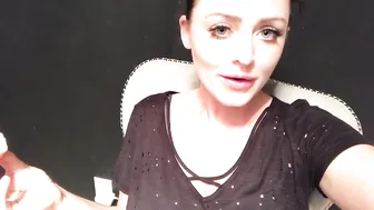 Sophie Dee jerking off the clit on the bed