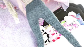 Kiittenymph  black-haired beauty fucks juicy crevices