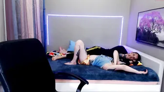 good_frank Solo caresses