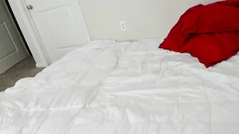 cookiesncreame juicy babe fucks her shaved pussy